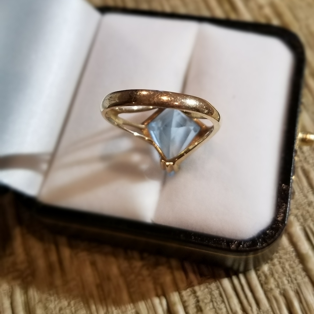 Blue Topaz over 5 carat 10k gold ring - Picture 4 of 10